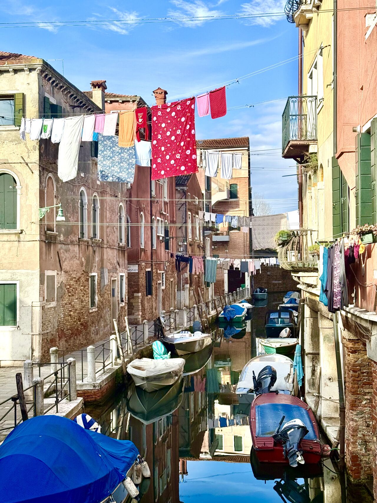 Pourquoi un terrain à bâtir vaut-il 20 fois plus à Annecy qu’à Mirecourt… alors que le logement n’y vaut “que” 7 fois plus ?