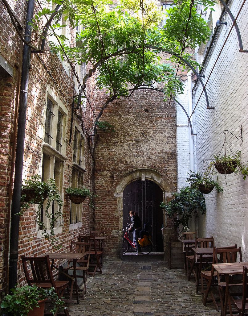 Et si construire plus dense était la meilleure stratégie de rafraîchissement&nbsp;?